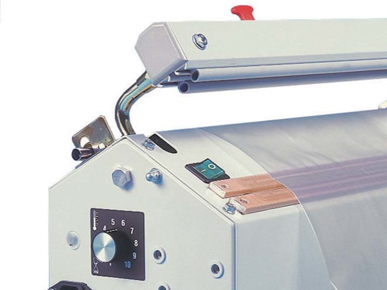 Audion Sealmaster Magneta close up 1